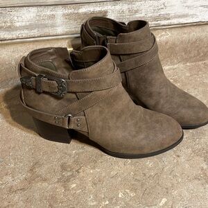 Indigo Rd Size 9 Ankle Boots